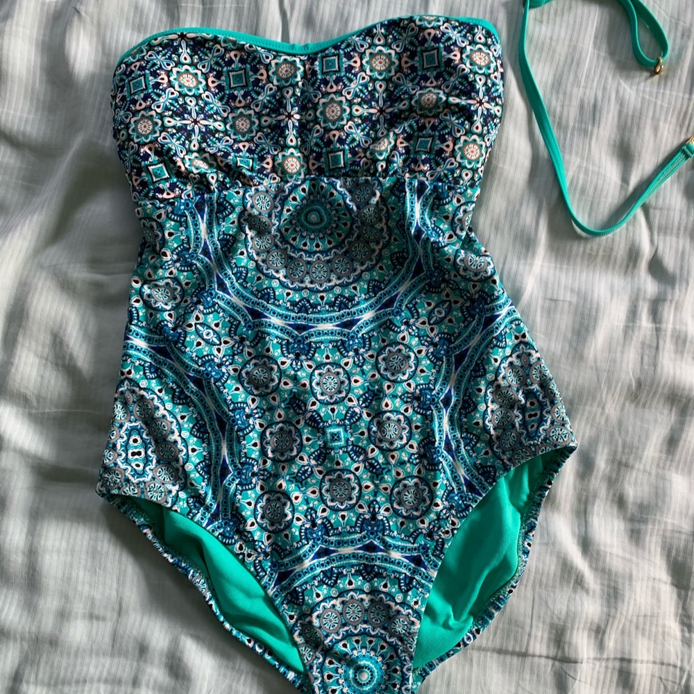 Jessica Simpson 1 piece swimsuit